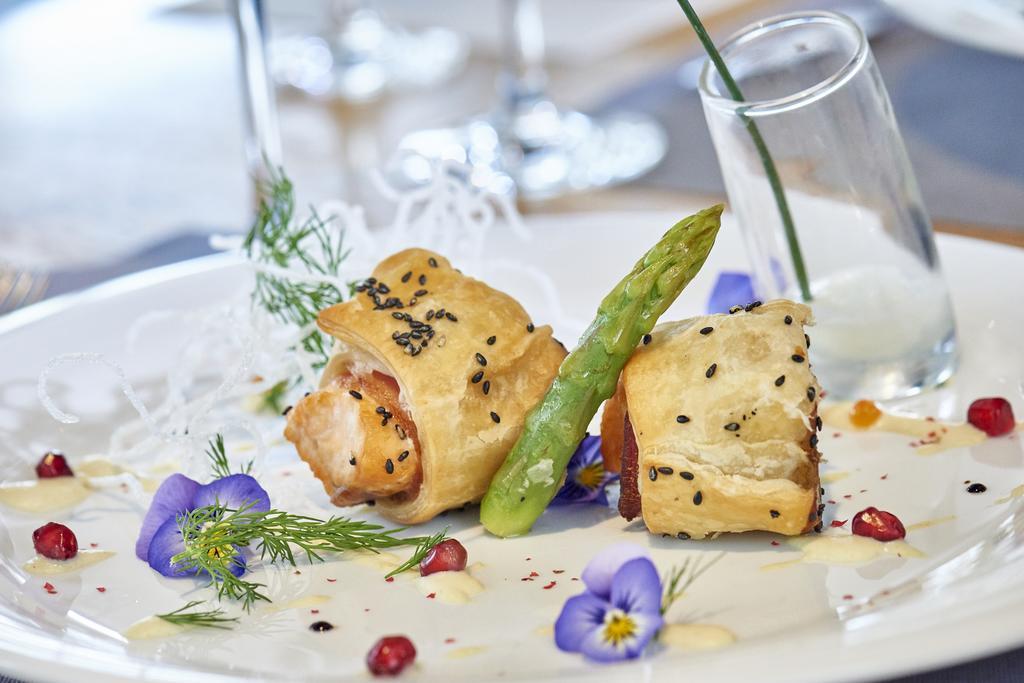Hotel Restaurant Rathaus トゥーン エクステリア 写真